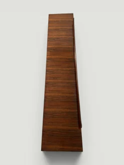 Modernes italienisches Mid-Century Sideboard aus Nussholz mit Messingmedaillons von Paolo Buffa, 1950er