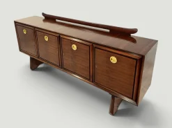 Modernes italienisches Mid-Century Sideboard aus Nussholz mit Messingmedaillons von Paolo Buffa, 1950er