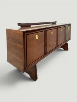 Modernes italienisches Mid-Century Sideboard aus Nussholz mit Messingmedaillons von Paolo Buffa, 1950er