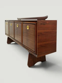 Modernes italienisches Mid-Century Sideboard aus Nussholz mit Messingmedaillons von Paolo Buffa, 1950er