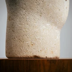 Moderne Skulptur eines Männerkopfes aus Sandstein, 1970er