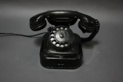 Modernes Mid-Century Bakelit Drehtelefon von Tesla, 1950er