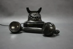 Modernes Mid-Century Bakelit Drehtelefon von Tesla, 1950er