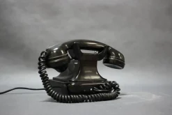 Modernes Mid-Century Bakelit Drehtelefon von Tesla, 1950er