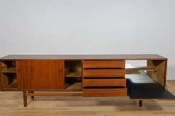 Modernes Mid-Century Teak Sideboard von Nils Jonsson für Hugo Troeds, 1960er