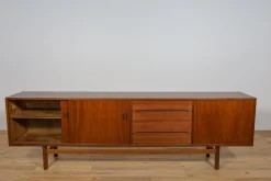 Modernes Mid-Century Teak Sideboard von Nils Jonsson für Hugo Troeds, 1960er