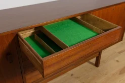 Modernes Mid-Century Teak Sideboard von Nils Jonsson für Hugo Troeds, 1960er
