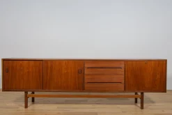 Modernes Mid-Century Teak Sideboard von Nils Jonsson für Hugo Troeds, 1960er