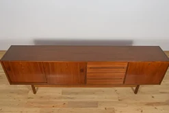 Modernes Mid-Century Teak Sideboard von Nils Jonsson für Hugo Troeds, 1960er