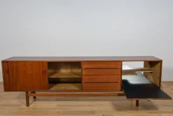 Modernes Mid-Century Teak Sideboard von Nils Jonsson für Hugo Troeds, 1960er