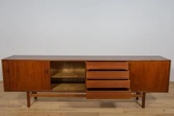 Modernes Mid-Century Teak Sideboard von Nils Jonsson für Hugo Troeds, 1960er