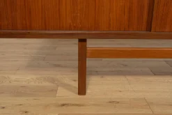 Modernes Mid-Century Teak Sideboard von Nils Jonsson für Hugo Troeds, 1960er