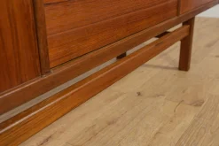 Modernes Mid-Century Teak Sideboard von Nils Jonsson für Hugo Troeds, 1960er
