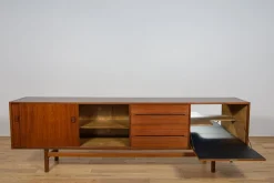 Modernes Mid-Century Teak Sideboard von Nils Jonsson für Hugo Troeds, 1960er