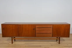Modernes Mid-Century Teak Sideboard von Nils Jonsson für Hugo Troeds, 1960er