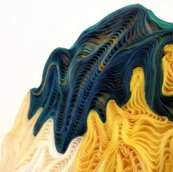 Modernes organisches Textil-Kunstwerk Serendipity von Diana Bitar, 2022