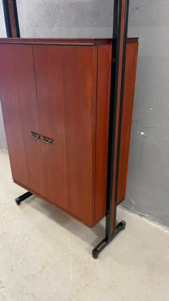 Modulares Mid-Century Modern Wandregal aus furniertem und schwarzem Metall, 1960er