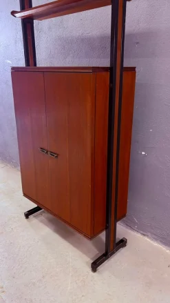 Modulares Mid-Century Modern Wandregal aus furniertem und schwarzem Metall, 1960er