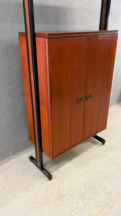 Modulares Mid-Century Modern Wandregal aus furniertem und schwarzem Metall, 1960er