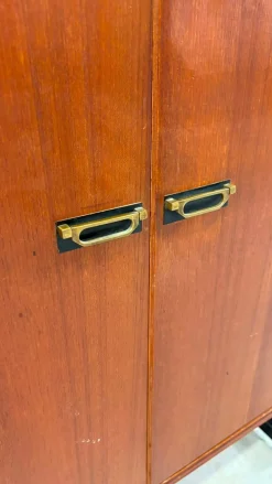 Modulares Mid-Century Modern Wandregal aus furniertem und schwarzem Metall, 1960er