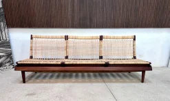 Modulares Sofa TV 161 mit abnehmbaren Sitzen aus Teak & Geflochtenem Rohr inklusive Kissenauflagen und Keramikablage von Hans Olsen für Bramin, Denmark 1957