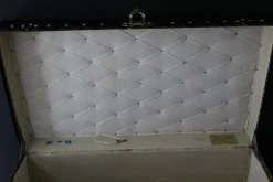 Monogrammierte Truhe von Louis Vuitton