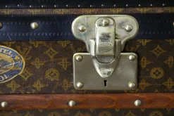 Monogrammierte Truhe von Louis Vuitton