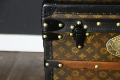 Monogrammierte Truhe von Louis Vuitton