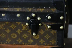 Monogrammierte Truhe von Louis Vuitton