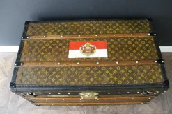 Monogrammierte Truhe von Louis Vuitton