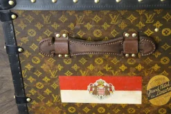 Monogrammierte Truhe von Louis Vuitton