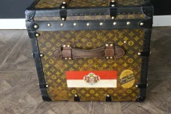 Monogrammierte Truhe von Louis Vuitton