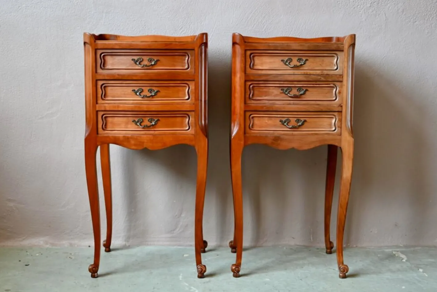 Nachttische im Louis XVI Stil, 1930er, 2er Set