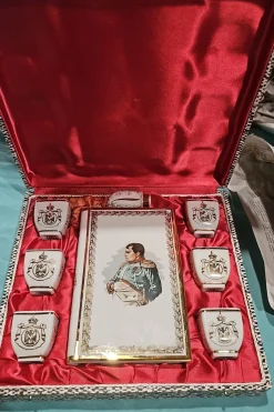 Napoleon Cognac Likörflasche mit Deckel und Tassen in Box von Limoges, 7 . Set