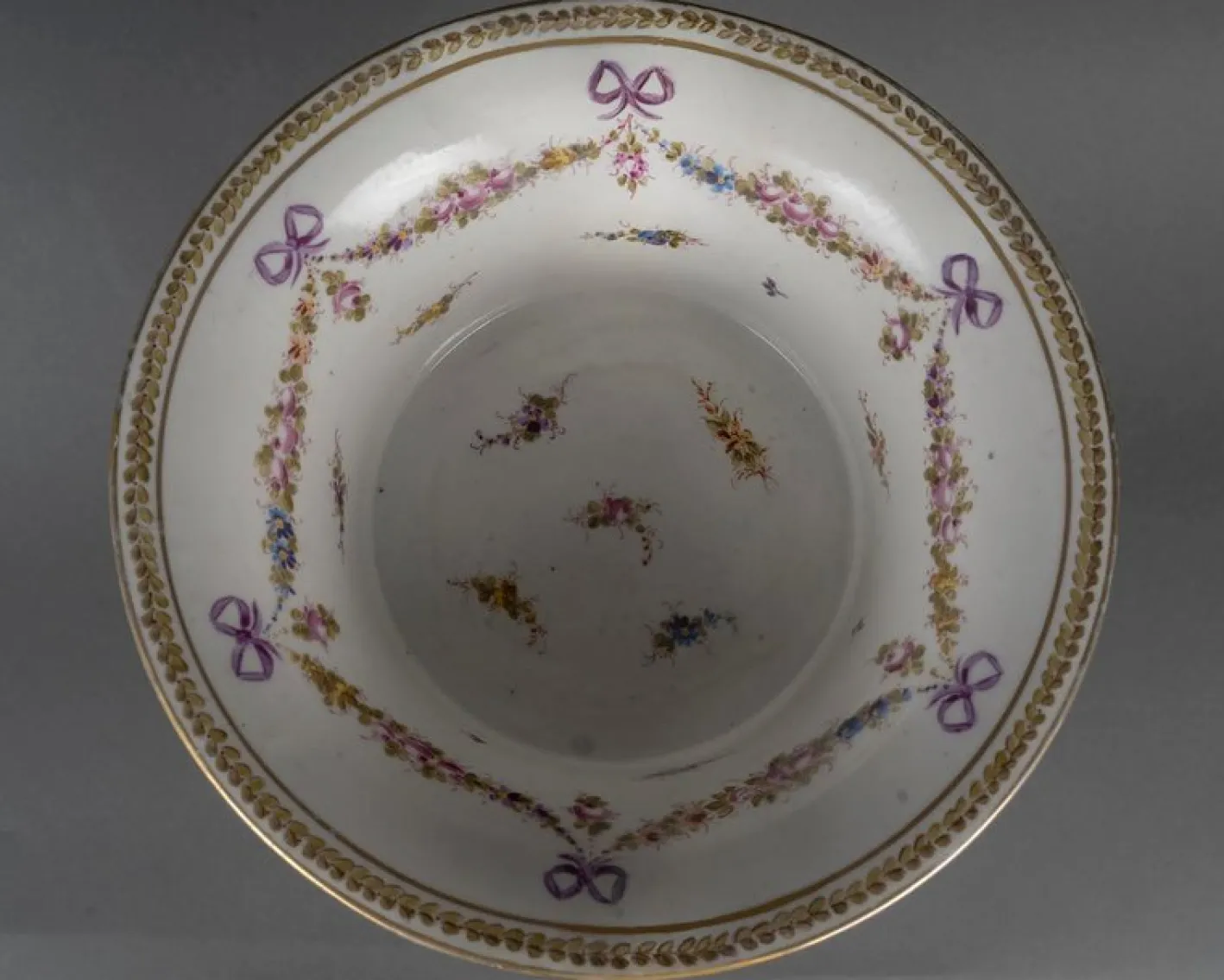 Napoleon III Säulen-Pflanzgefäß aus bemaltem Porzellan und vergoldeter Bronze