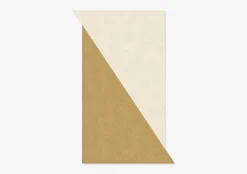 Naturweißer Triangle Shape Out Teppich von Marqqa
