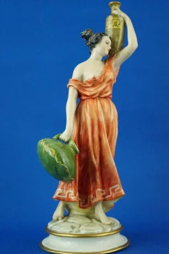 Neoklassizistische Porzellanfigur, 20. Jh., Römischer Wasserträger von Guido Cacciapuoti, Italien, 1920er