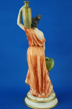 Neoklassizistische Porzellanfigur, 20. Jh., Römischer Wasserträger von Guido Cacciapuoti, Italien, 1920er
