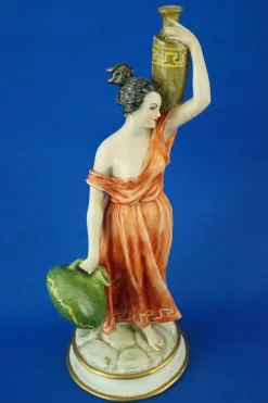 Neoklassizistische Porzellanfigur, 20. Jh., Römischer Wasserträger von Guido Cacciapuoti, Italien, 1920er