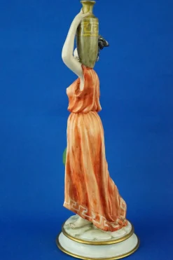 Neoklassizistische Porzellanfigur, 20. Jh., Römischer Wasserträger von Guido Cacciapuoti, Italien, 1920er