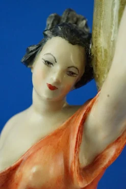 Neoklassizistische Porzellanfigur, 20. Jh., Römischer Wasserträger von Guido Cacciapuoti, Italien, 1920er
