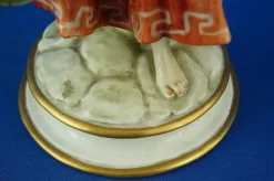 Neoklassizistische Porzellanfigur, 20. Jh., Römischer Wasserträger von Guido Cacciapuoti, Italien, 1920er