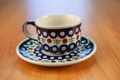 Neue Keramiktassen mit Lotus Flower Untertasse von Zakłady Ceramiczne Bolesławiec, 4 . Set