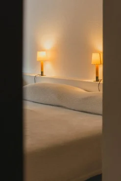 Nickel Básica Mínima Tischlampe von Santiago Roqueta für Santa & Cole