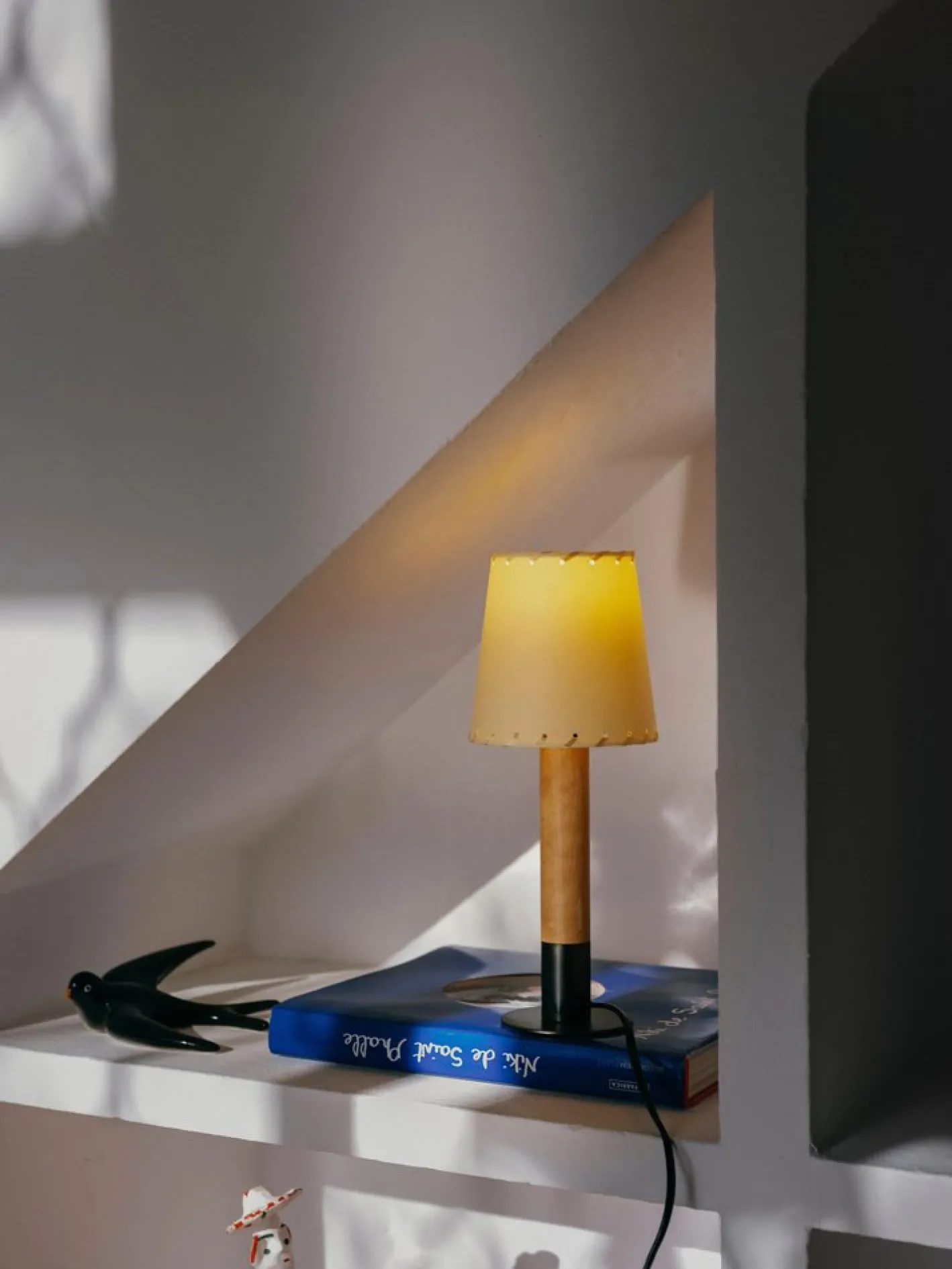 Nickel Básica Mínima Tischlampe von Santiago Roqueta für Santa & Cole