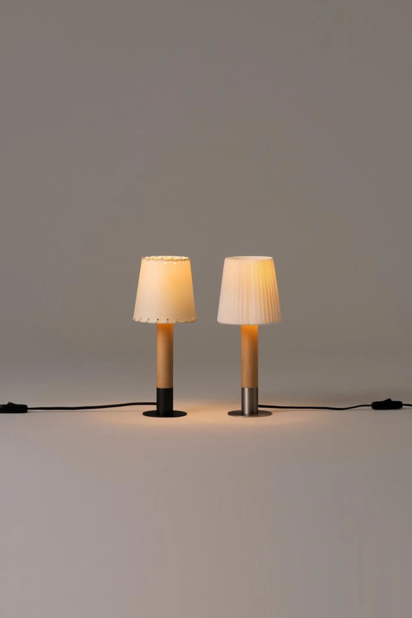 Nickel Básica Mínima Tischlampe von Santiago Roqueta für Santa & Cole