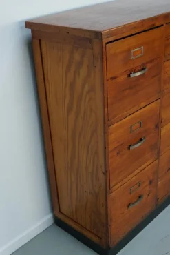 Niederländischer Apothekerschrank aus Pechkiefer, 1930er