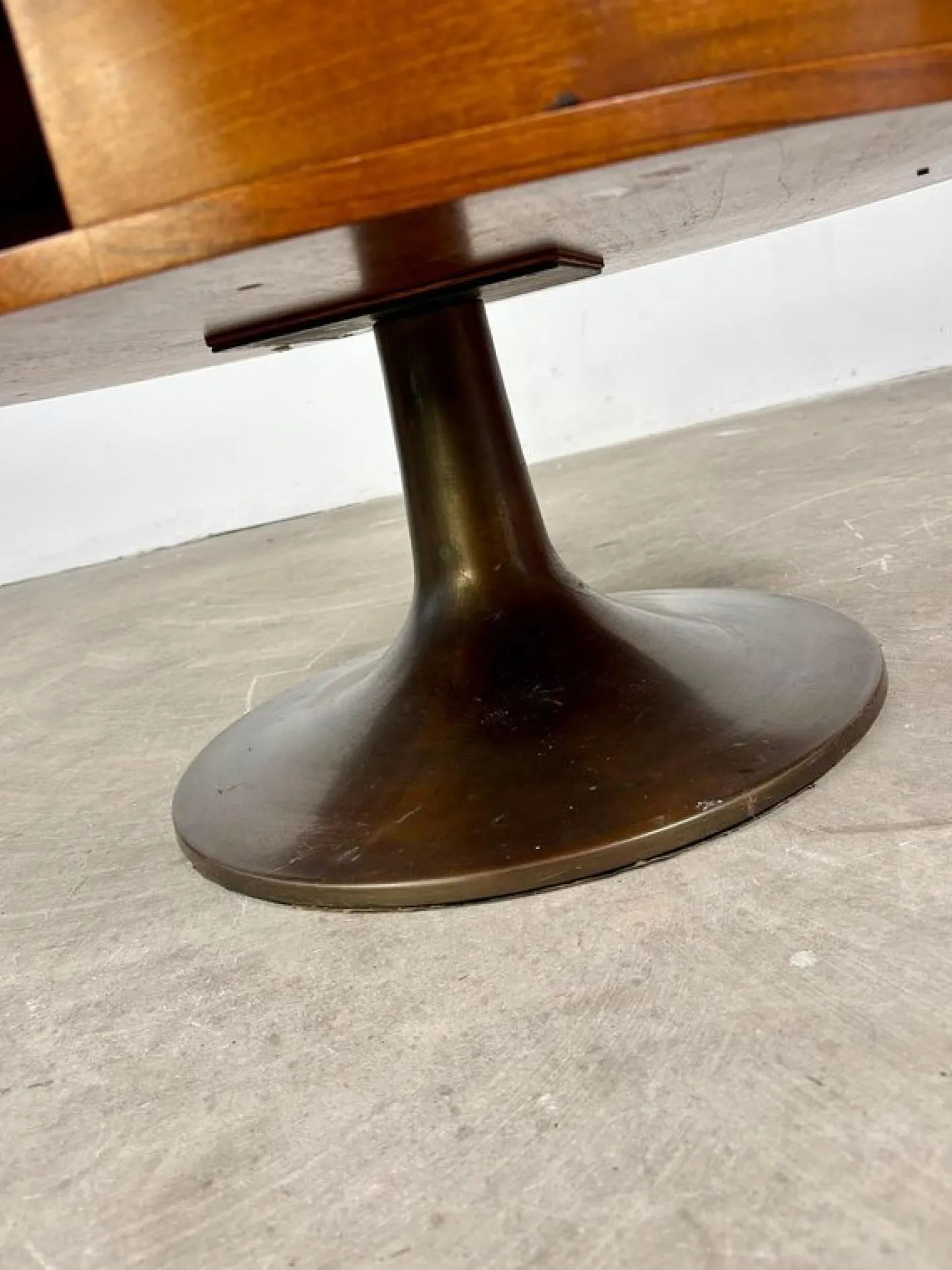 Niedriger italienischer Tisch mit versteckter Schublade, 1960er