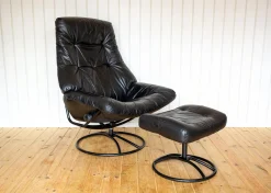 Norwegischer Sessel und Ottomane aus schwarzem Leder aus der Jahrhundertmitte von Ekornes, 1980er Jahre, 2er-Set