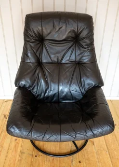 Norwegischer Sessel und Ottomane aus schwarzem Leder aus der Jahrhundertmitte von Ekornes, 1980er Jahre, 2er-Set